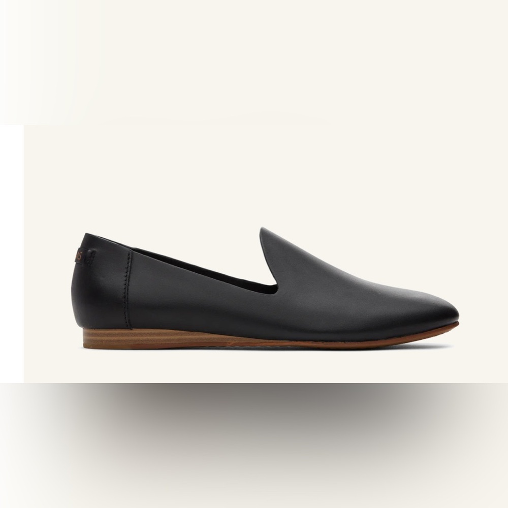TOMS - LEATHER DARCY FLATS  (size 5) NEW & IN BOX